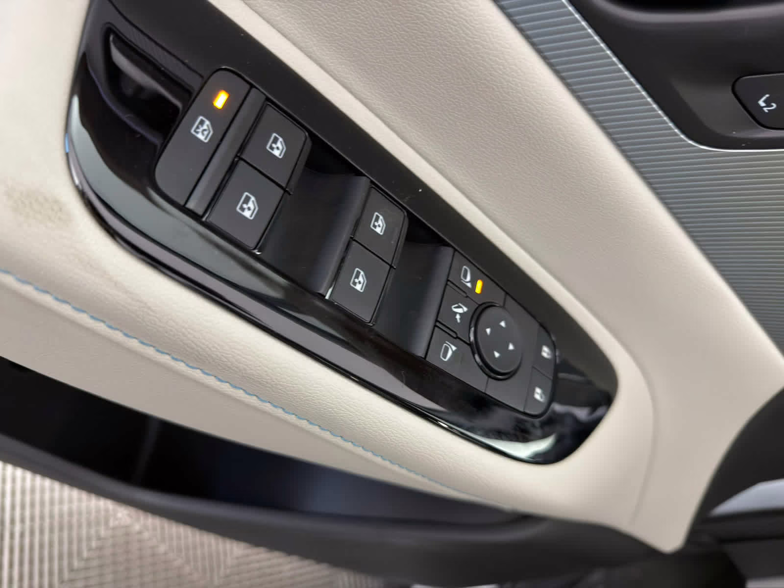 2026 Everest White Pearl Tricoat/Super Black Nissan Murano Platinum AWD SUV