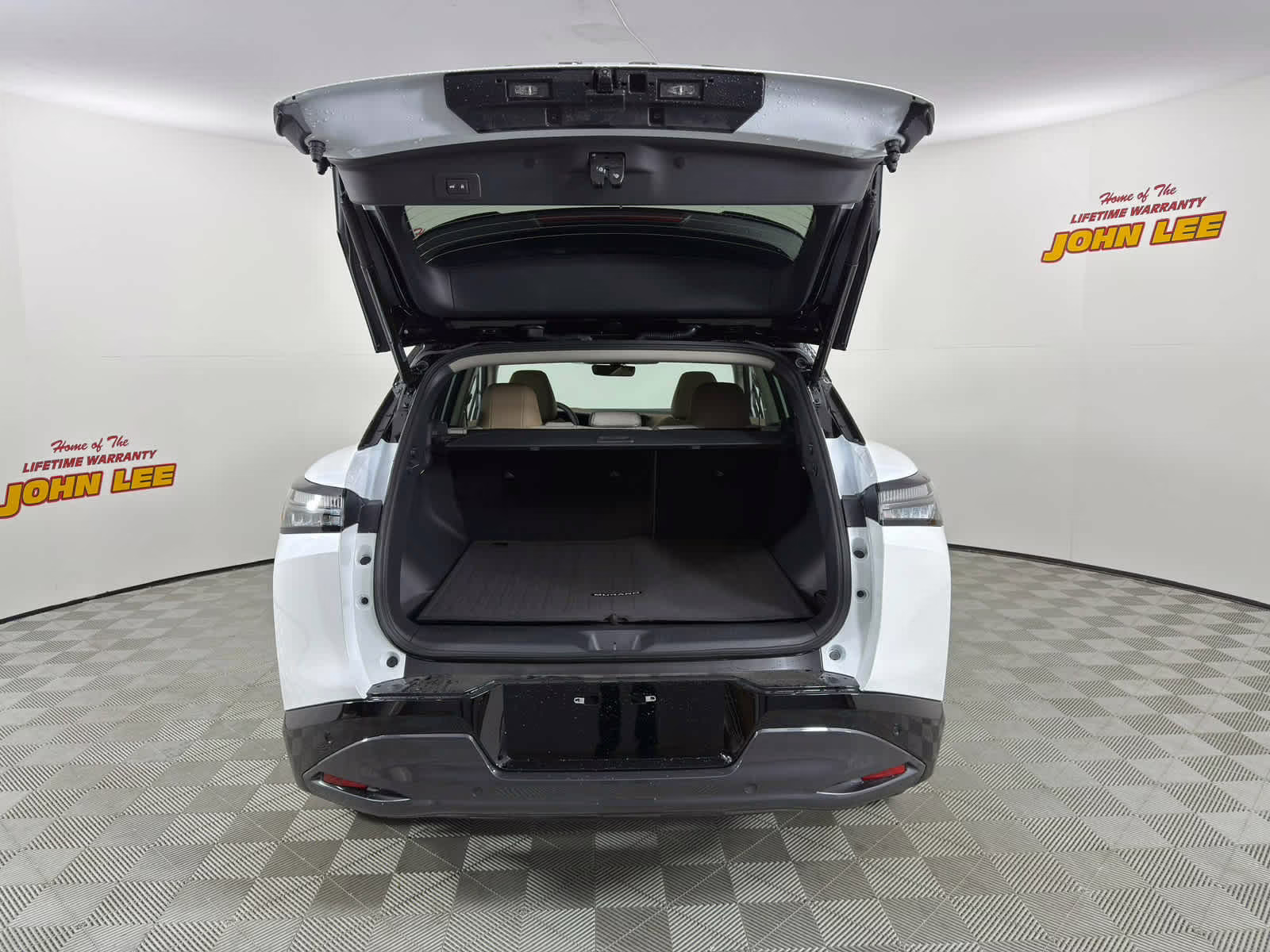 2026 Everest White Pearl Tricoat/Super Black Nissan Murano Platinum AWD SUV