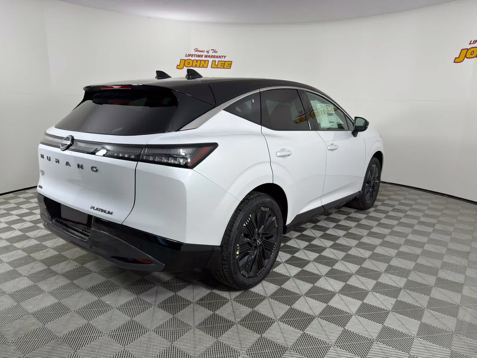 2026 Everest White Pearl Tricoat/Super Black Nissan Murano Platinum AWD SUV