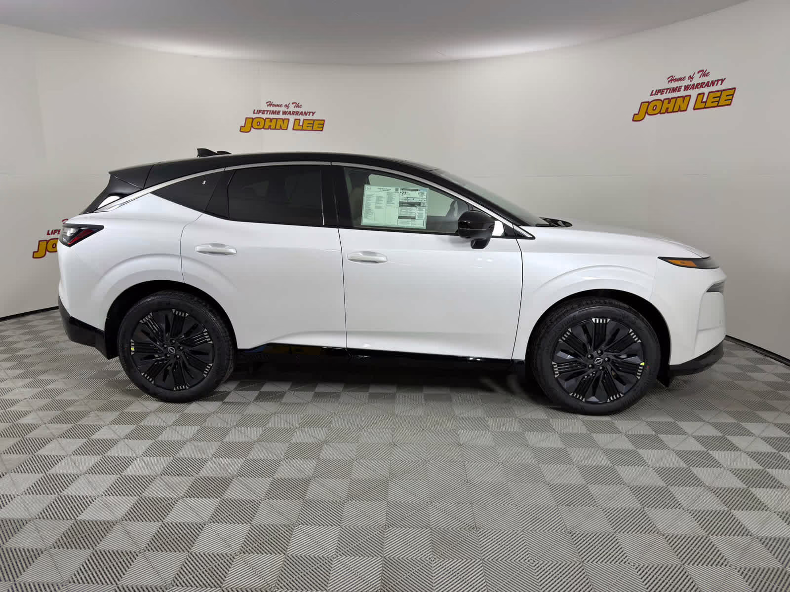 2026 Everest White Pearl Tricoat/Super Black Nissan Murano Platinum AWD SUV
