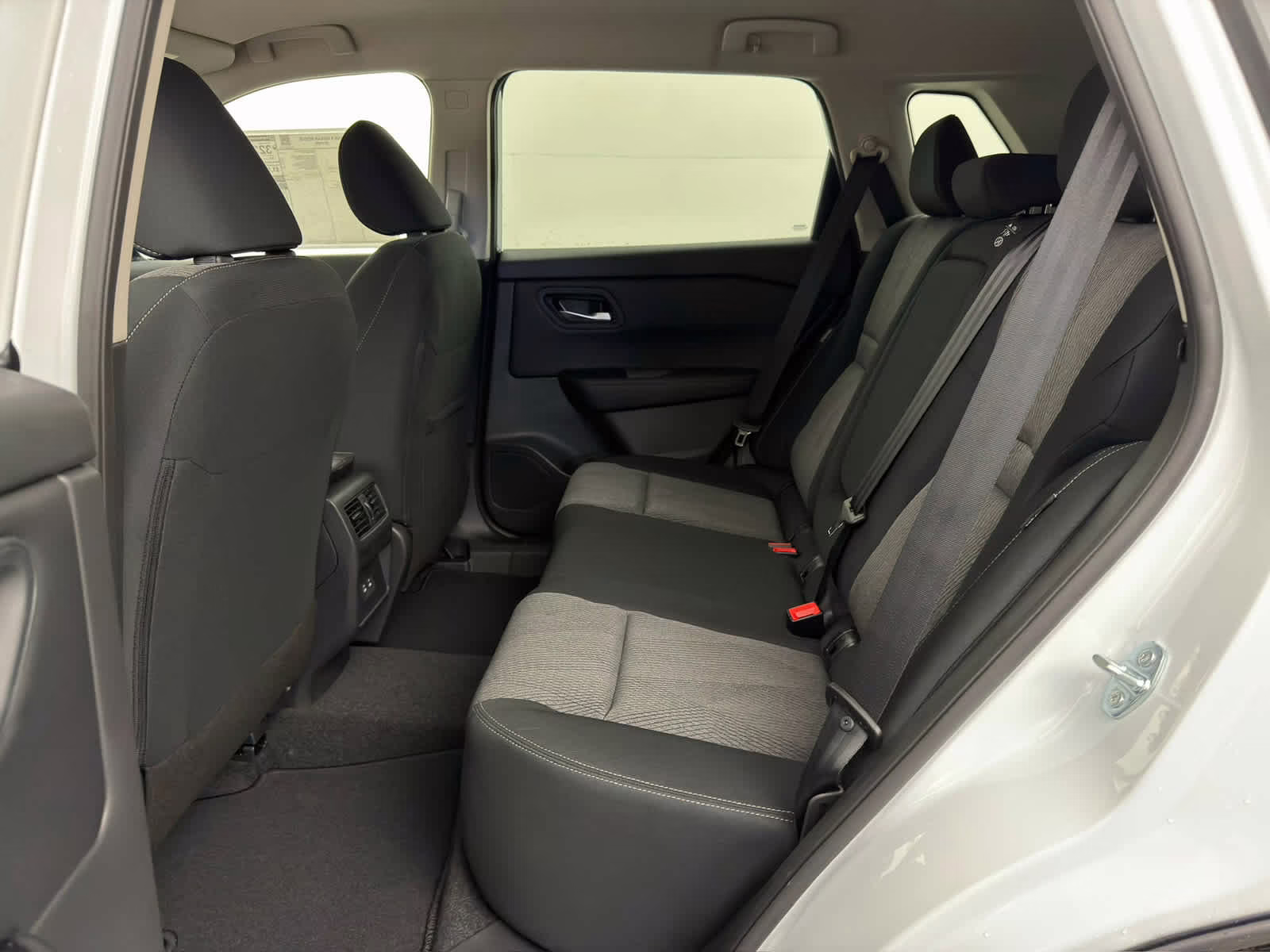 2026 Everest White Pearl Tricoat Nissan Rogue SV FWD SUV