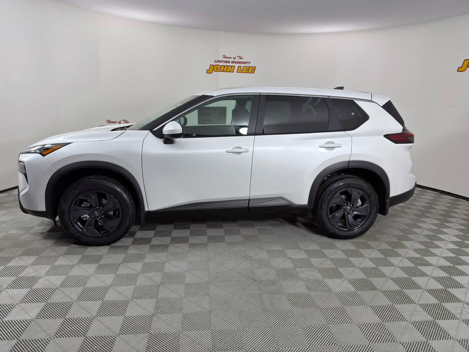 2026 Everest White Pearl Tricoat Nissan Rogue SV FWD SUV