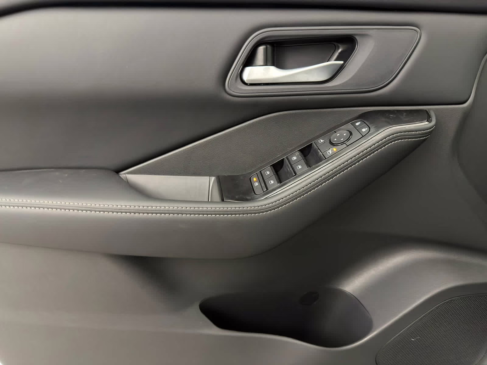 2026 Everest White Pearl Tricoat Nissan Rogue SV FWD SUV