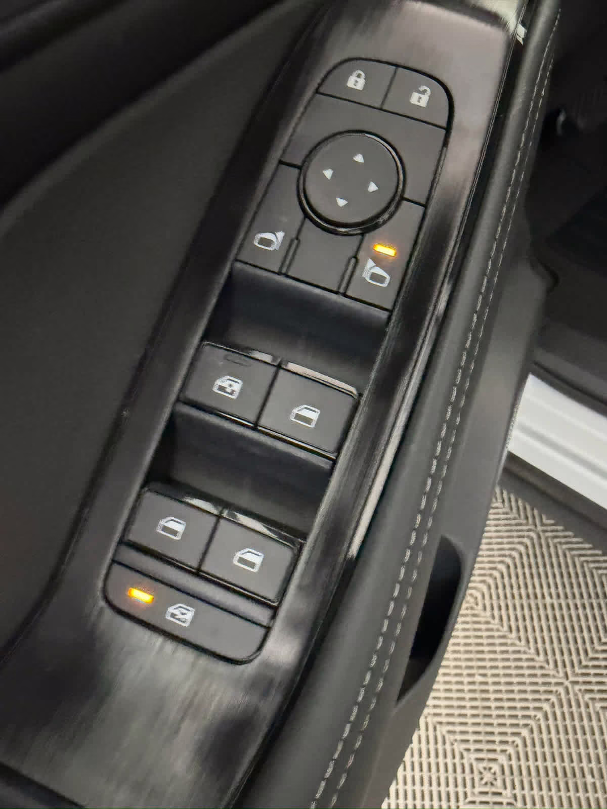 2026 Everest White Pearl Tricoat Nissan Rogue SV FWD SUV