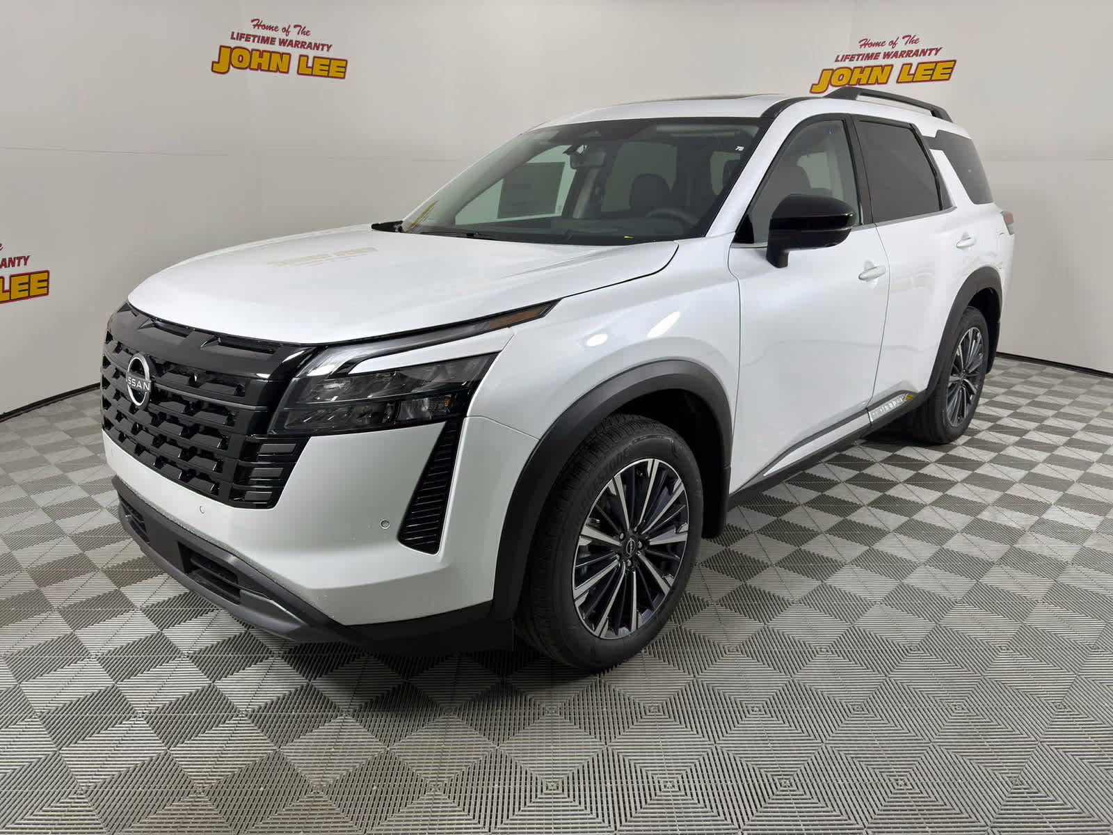 2026 Everest White Pearl Tricoat Nissan Pathfinder Platinum 4X4 SUV