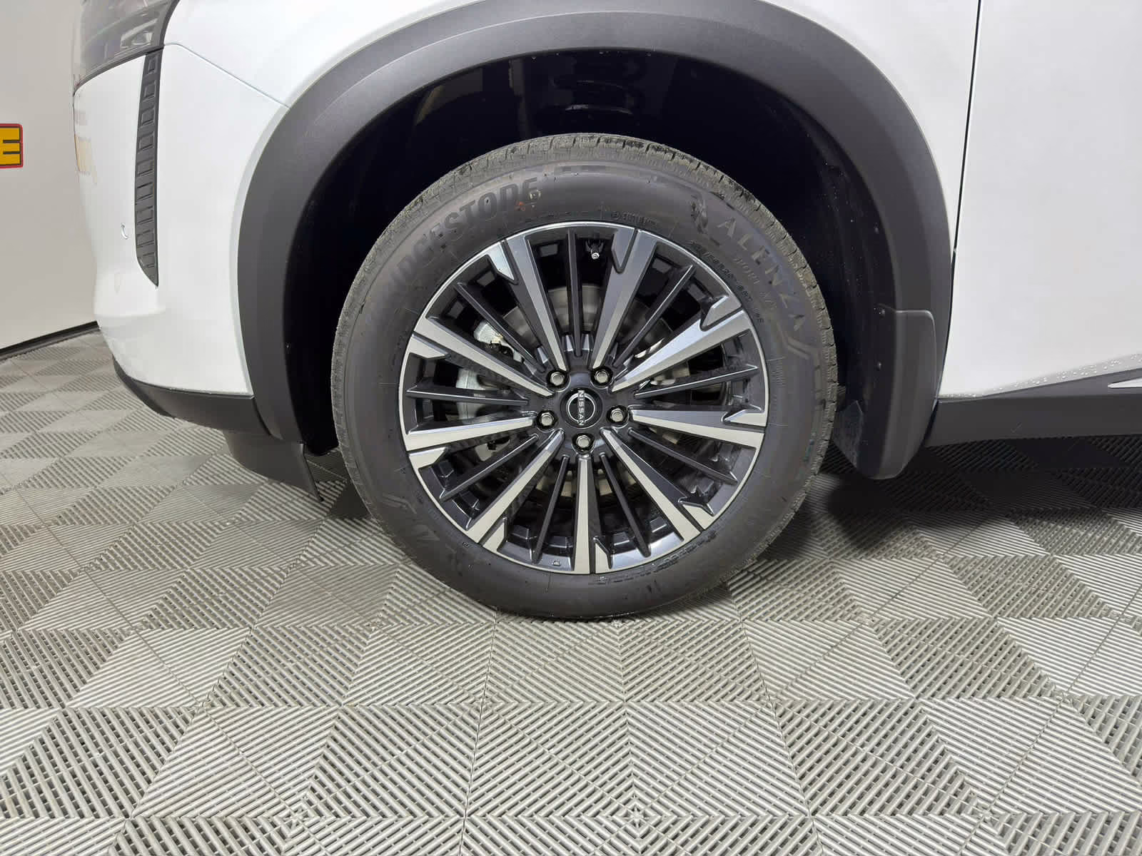2026 Everest White Pearl Tricoat Nissan Pathfinder Platinum 4X4 SUV