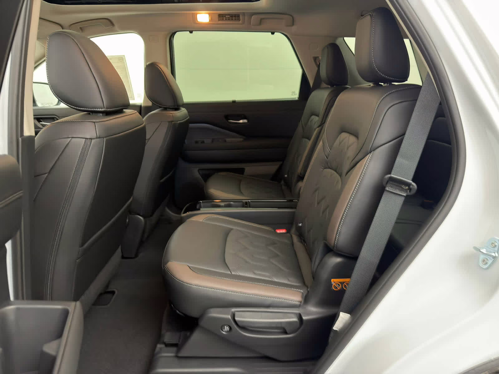 2026 Everest White Pearl Tricoat Nissan Pathfinder Platinum 4X4 SUV