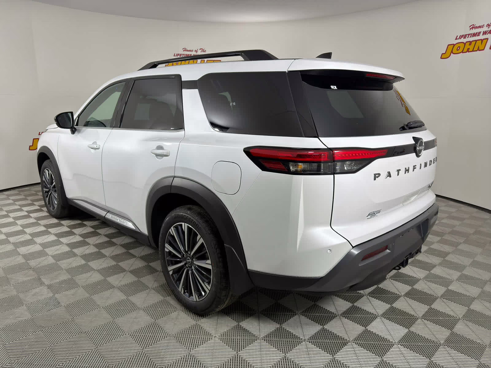 2026 Everest White Pearl Tricoat Nissan Pathfinder Platinum 4X4 SUV
