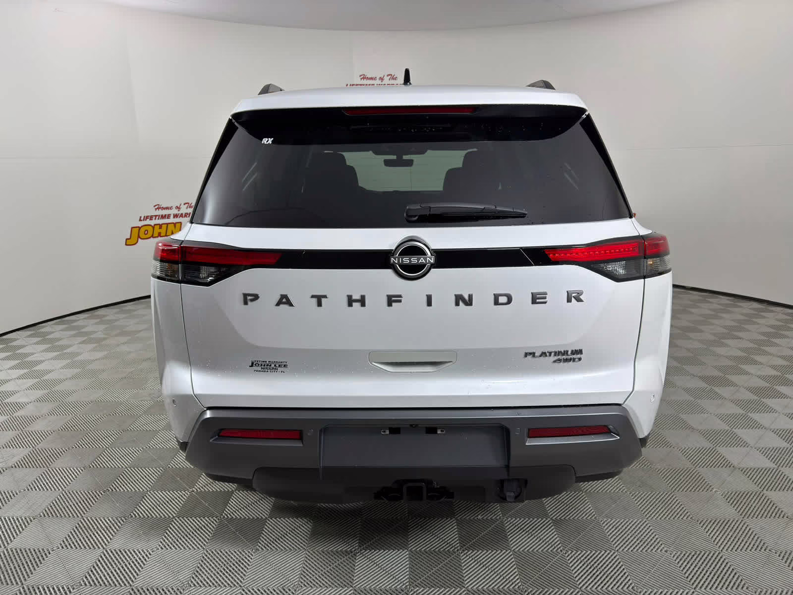 2026 Everest White Pearl Tricoat Nissan Pathfinder Platinum 4X4 SUV