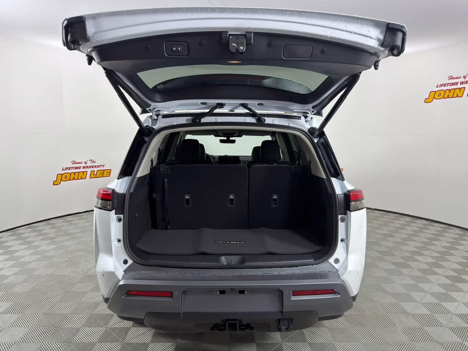 2026 Everest White Pearl Tricoat Nissan Pathfinder Platinum 4X4 SUV