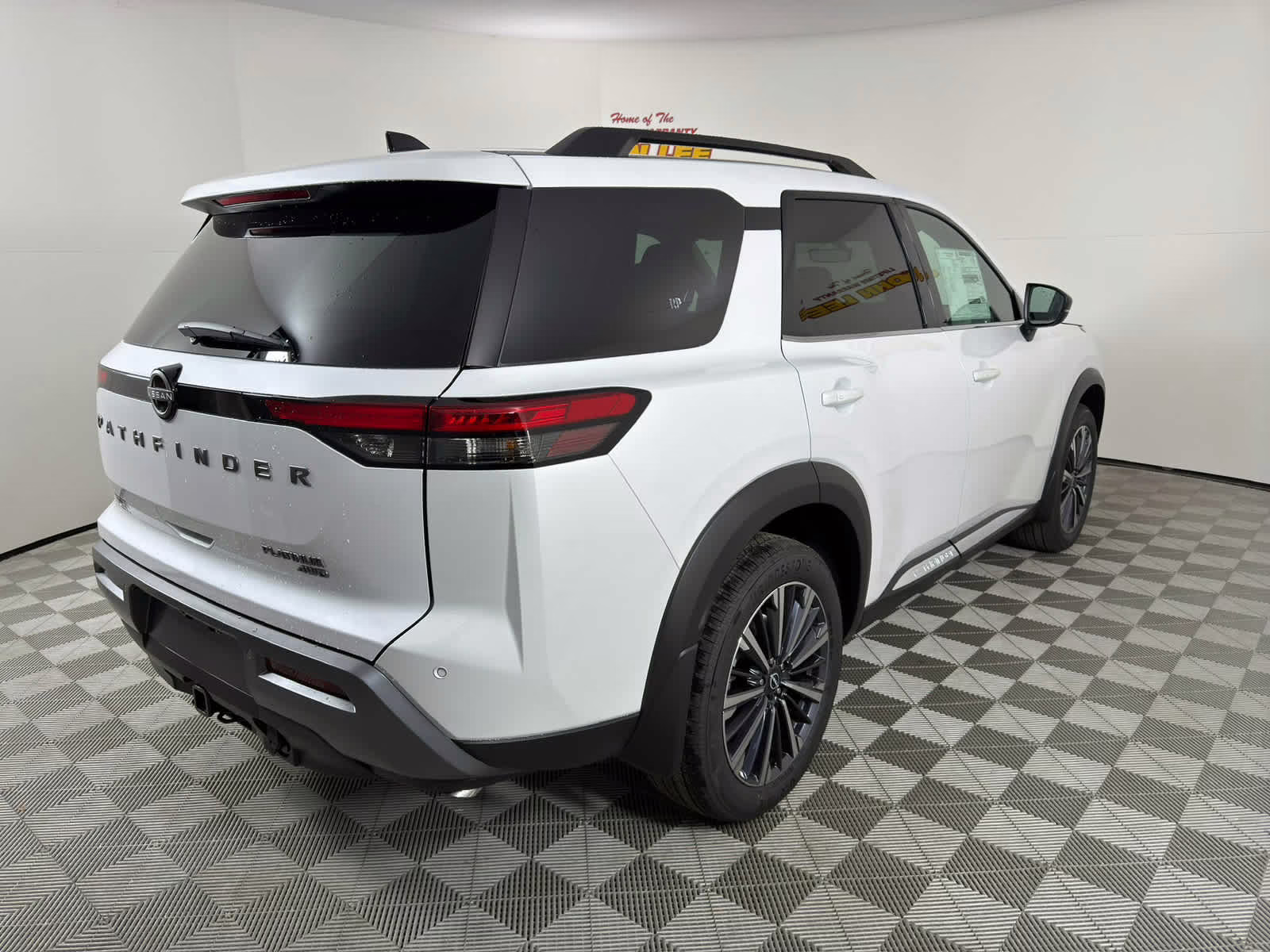 2026 Everest White Pearl Tricoat Nissan Pathfinder Platinum 4X4 SUV