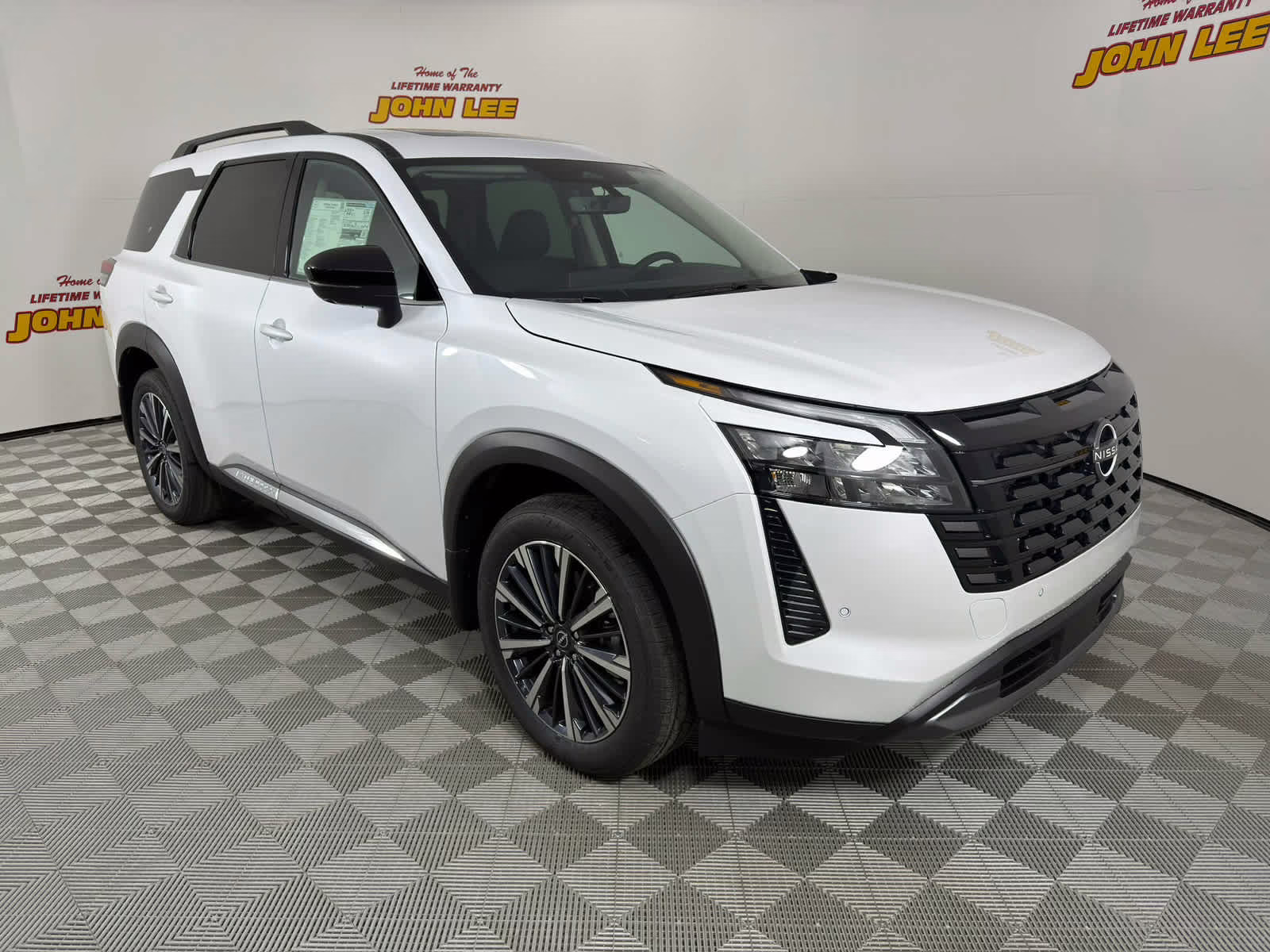 2026 Everest White Pearl Tricoat Nissan Pathfinder Platinum 4X4 SUV