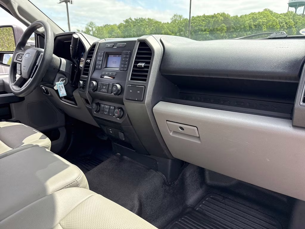 2022 Race Red Ford Super Duty F-350 SRW XL 4X4 Truck