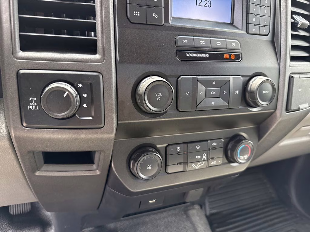 2022 Race Red Ford Super Duty F-350 SRW XL 4X4 Truck