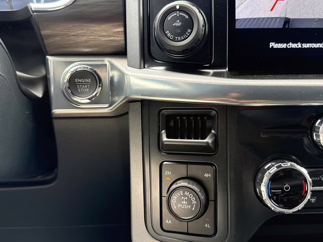 2026 Oxford White Ford F-150 Lariat 4X4 Truck