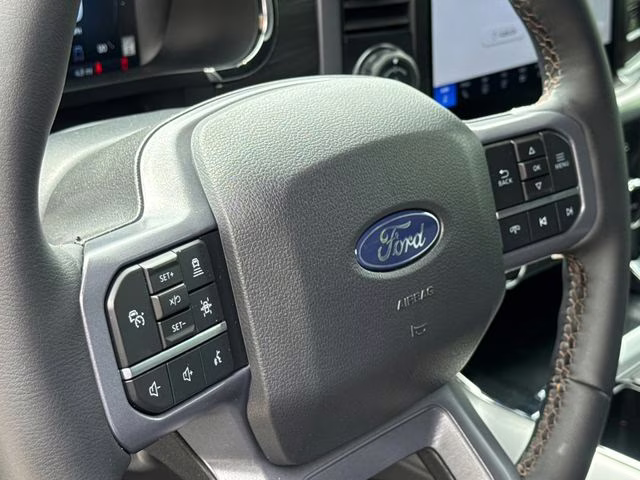 2026 Oxford White Ford F-150 Lariat 4X4 Truck