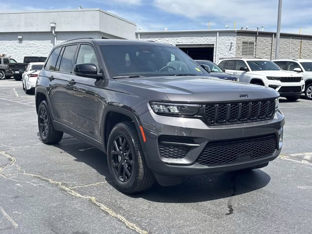 2024 Baltic Gray Metallic Clearcoat Jeep Grand Cherokee Altitude RWD SUV