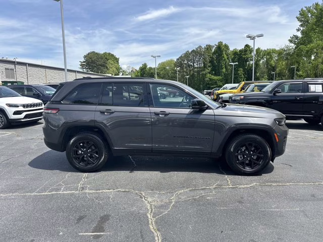 2024 Baltic Gray Metallic Clearcoat Jeep Grand Cherokee Altitude RWD SUV