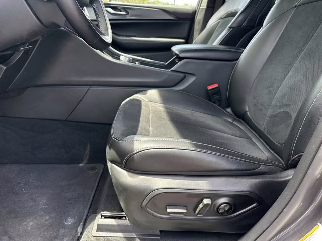 2024 Baltic Gray Metallic Clearcoat Jeep Grand Cherokee Altitude RWD SUV