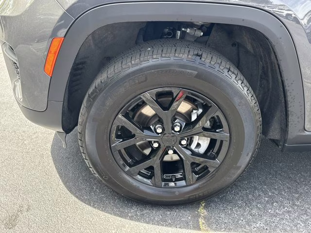 2024 Baltic Gray Metallic Clearcoat Jeep Grand Cherokee Altitude RWD SUV