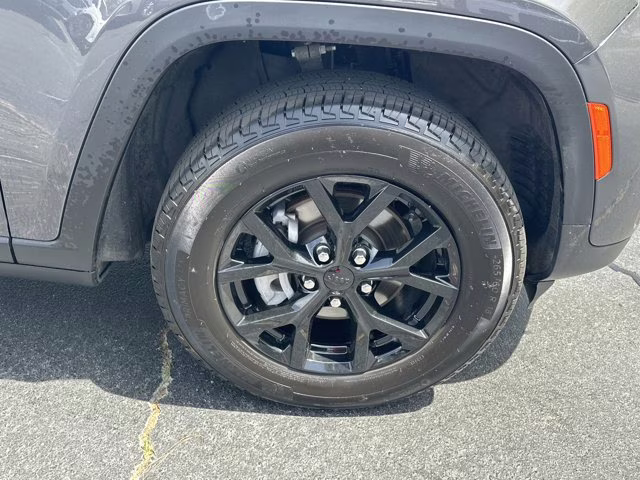 2024 Baltic Gray Metallic Clearcoat Jeep Grand Cherokee Altitude RWD SUV