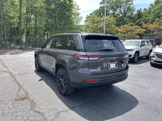 2024 Baltic Gray Metallic Clearcoat Jeep Grand Cherokee Altitude RWD SUV