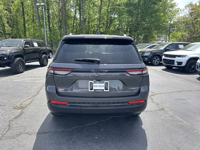 2024 Baltic Gray Metallic Clearcoat Jeep Grand Cherokee Altitude RWD SUV