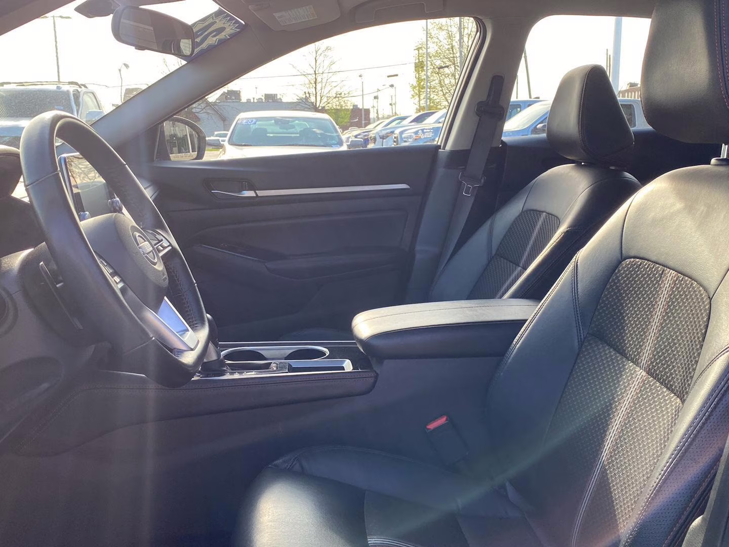 2024 Glacier White Nissan Altima 2.5 SR FWD Sedan