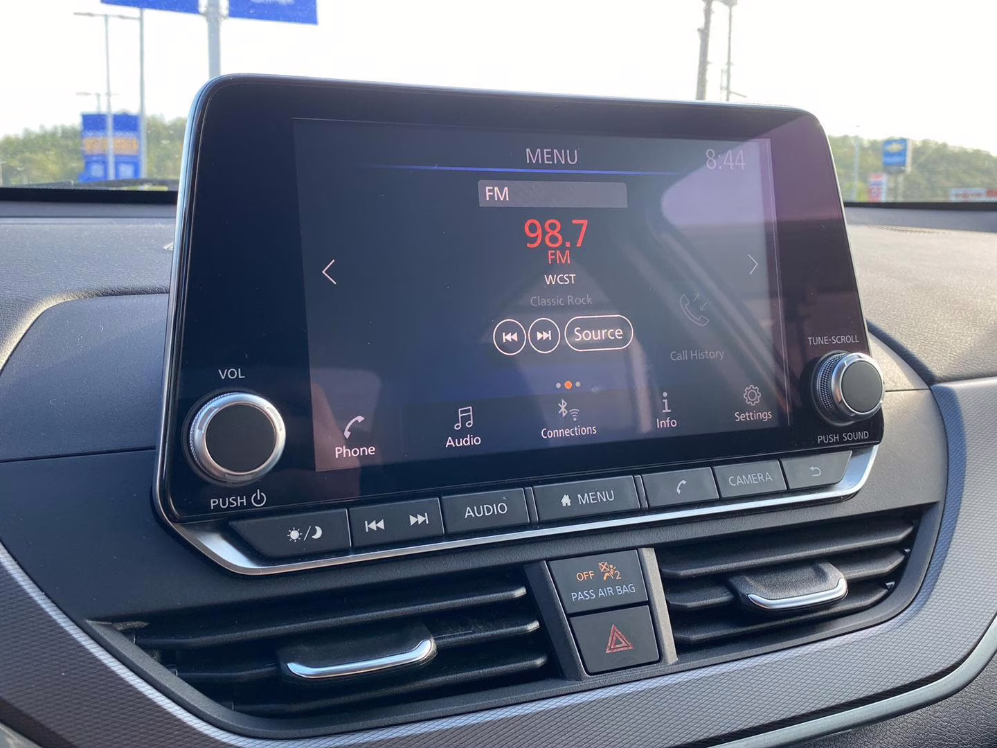 2024 Glacier White Nissan Altima 2.5 SR FWD Sedan