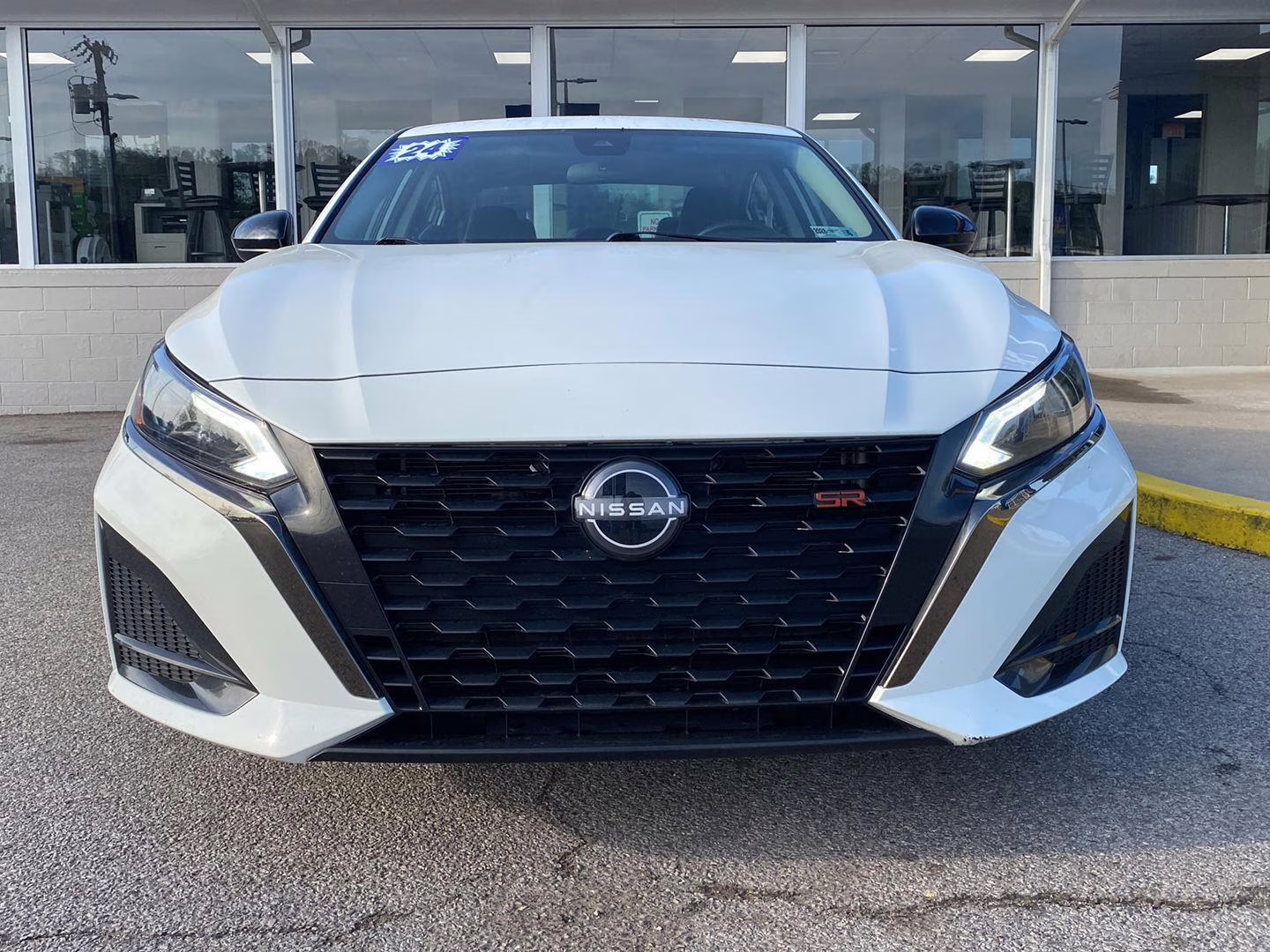 2024 Glacier White Nissan Altima 2.5 SR FWD Sedan