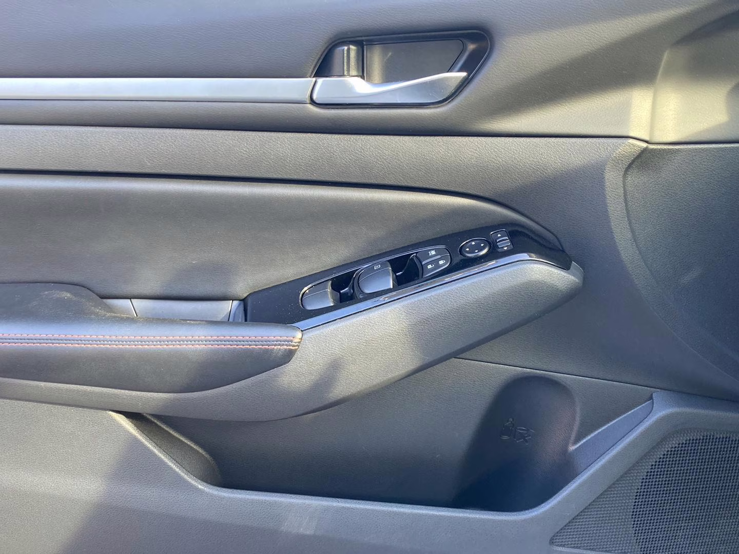 2024 Glacier White Nissan Altima 2.5 SR FWD Sedan