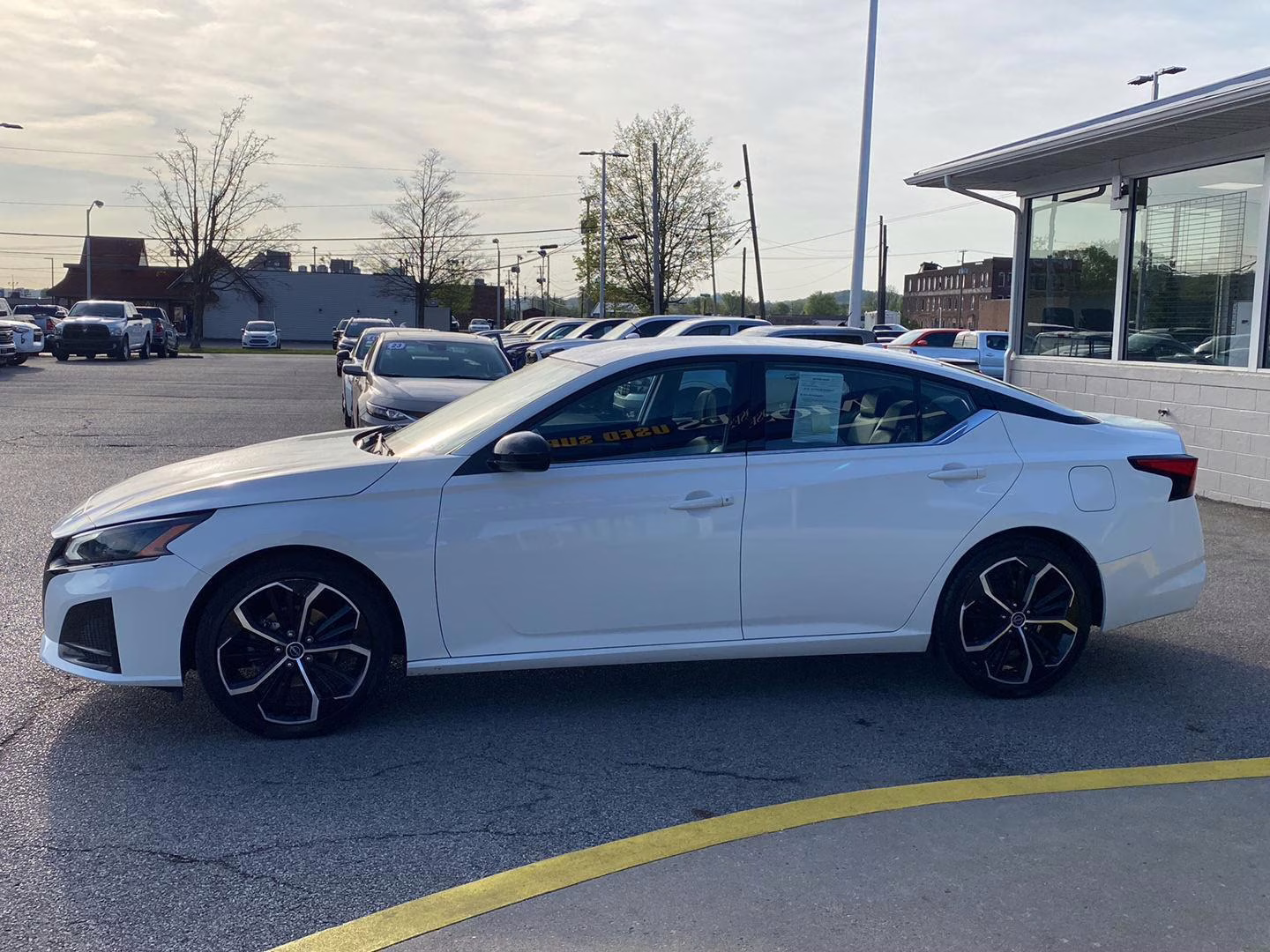 2024 Glacier White Nissan Altima 2.5 SR FWD Sedan