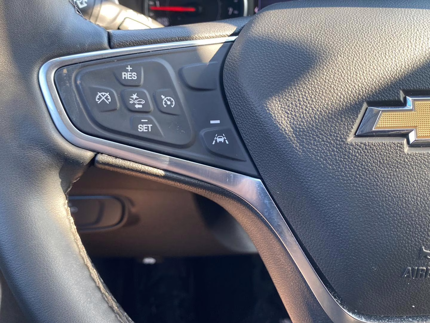 2024 Iridescent Pearl Tricoat Chevrolet Equinox LT AWD SUV