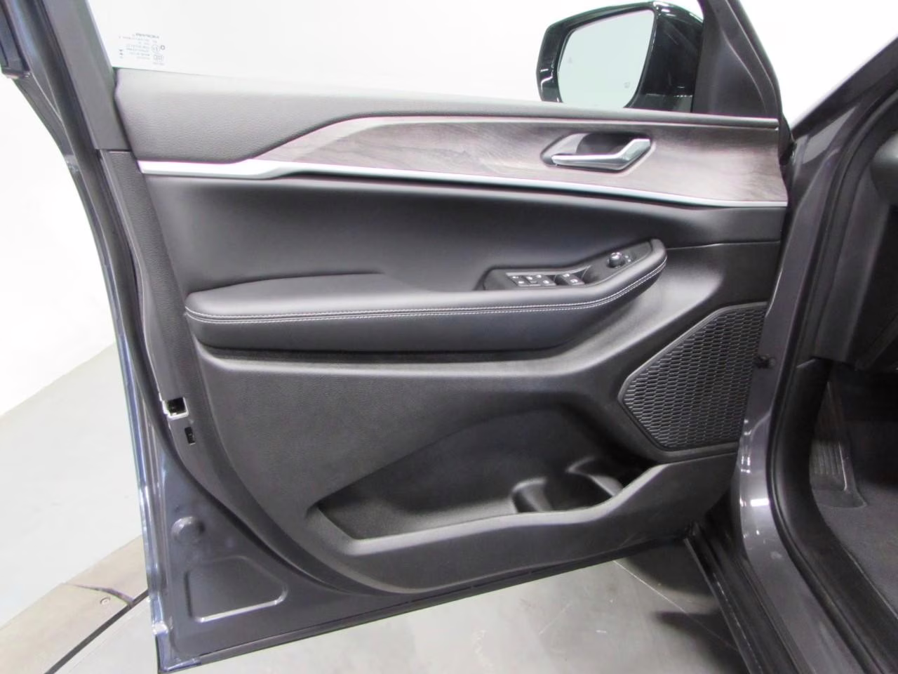2026 Baltic Gray Jeep Grand Cherokee L Laredo 4X4 SUV