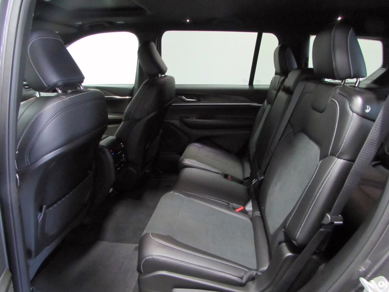 2026 Baltic Gray Jeep Grand Cherokee L Laredo 4X4 SUV