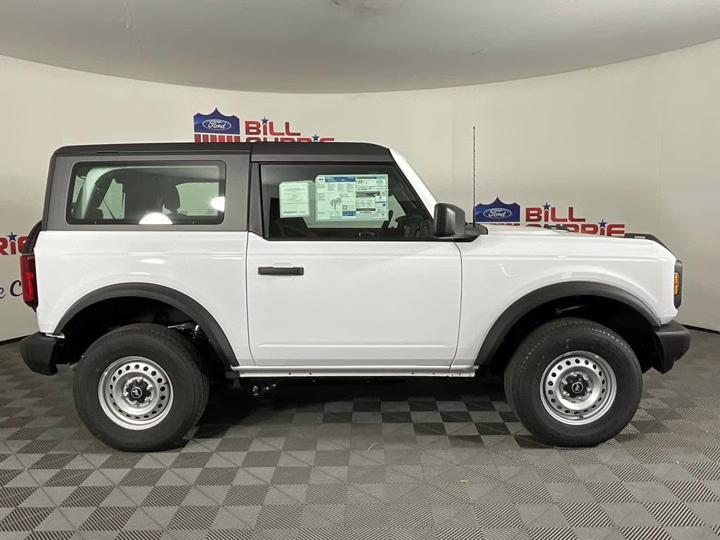 2026 Oxford White Ford Bronco Base 4X4 SUV