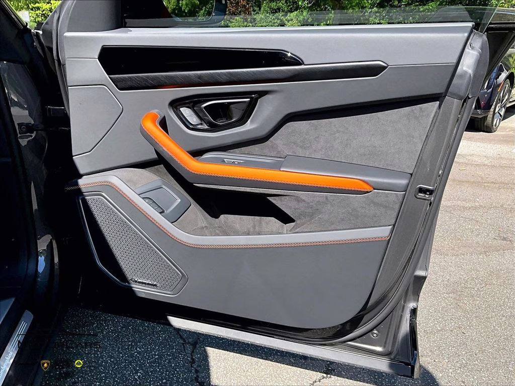 2025 Grigio Lamborghini Urus SE AWD SUV