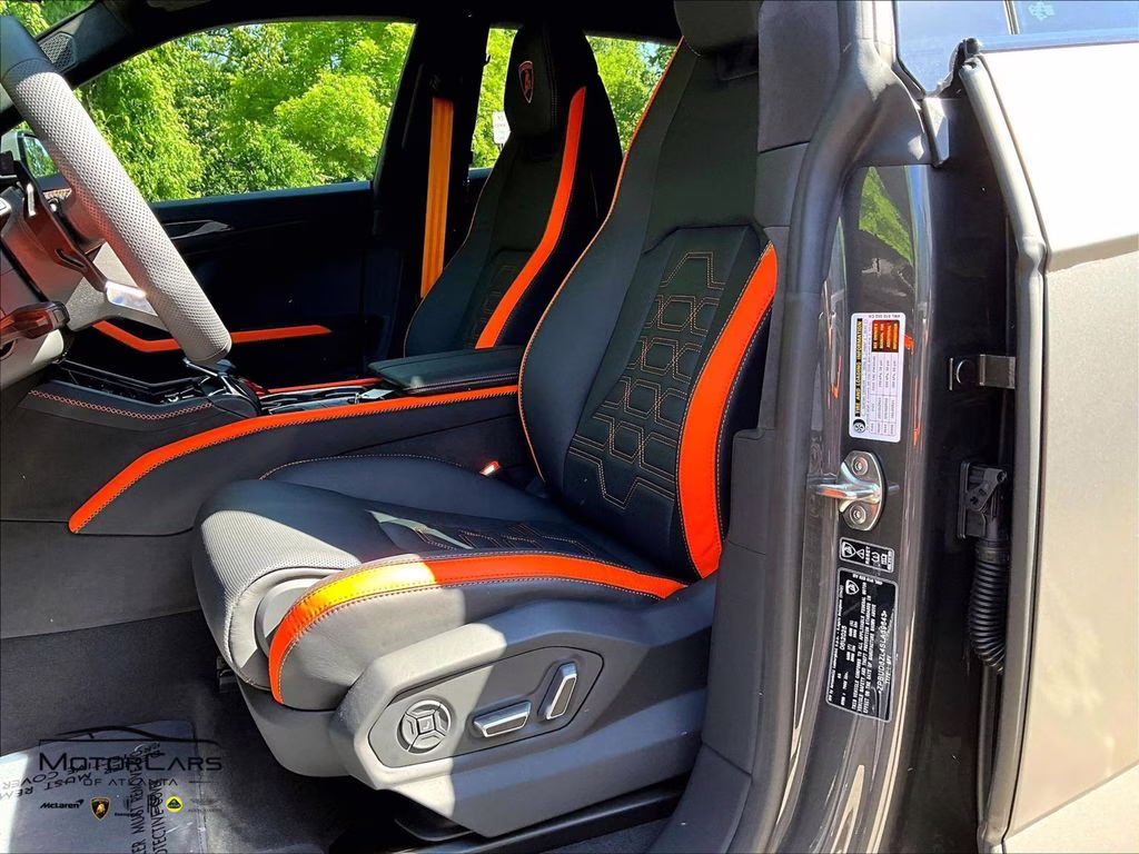 2025 Grigio Lamborghini Urus SE AWD SUV