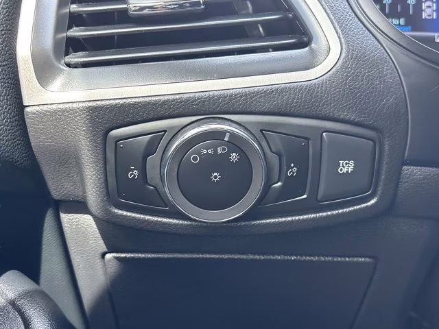 2024 Blue Metallic Ford Edge SE AWD SUV