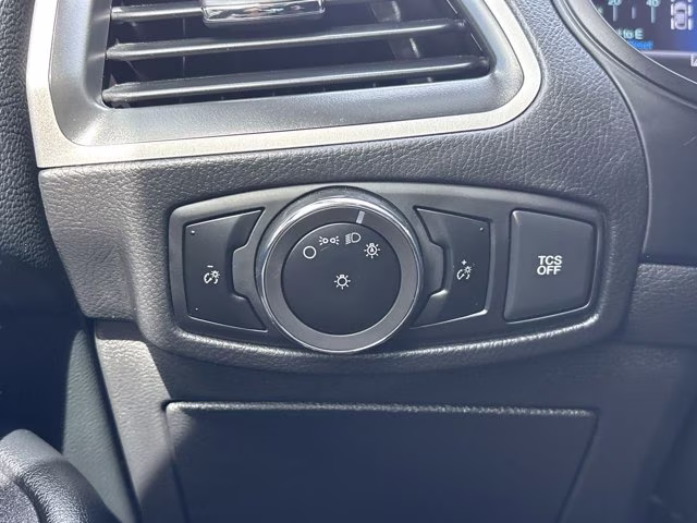 2024 Blue Metallic Ford Edge SE AWD SUV