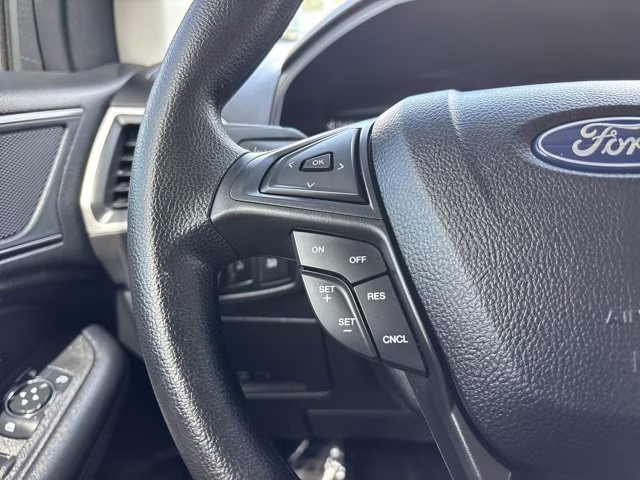 2024 Blue Metallic Ford Edge SE AWD SUV