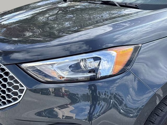 2024 Blue Metallic Ford Edge SE AWD SUV