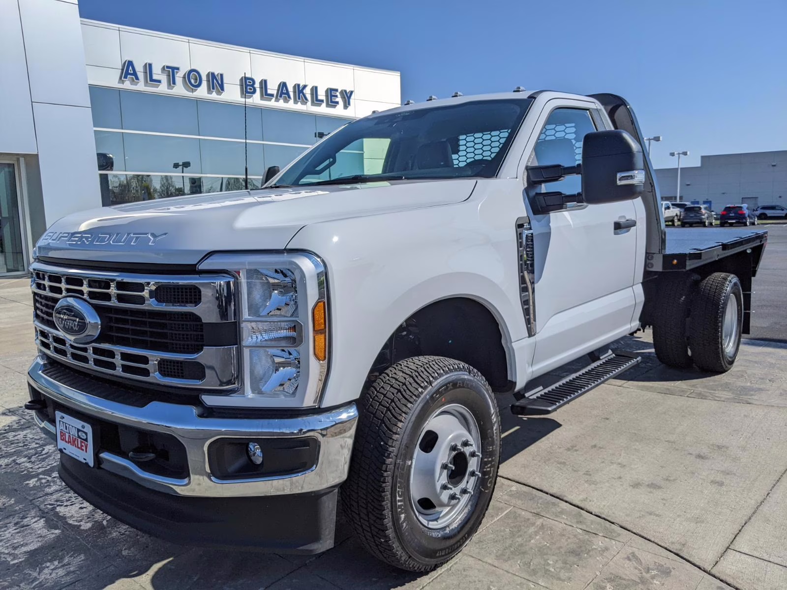 2026 Oxford White Ford Super Duty F-350 DRW XL 4X4 Truck
