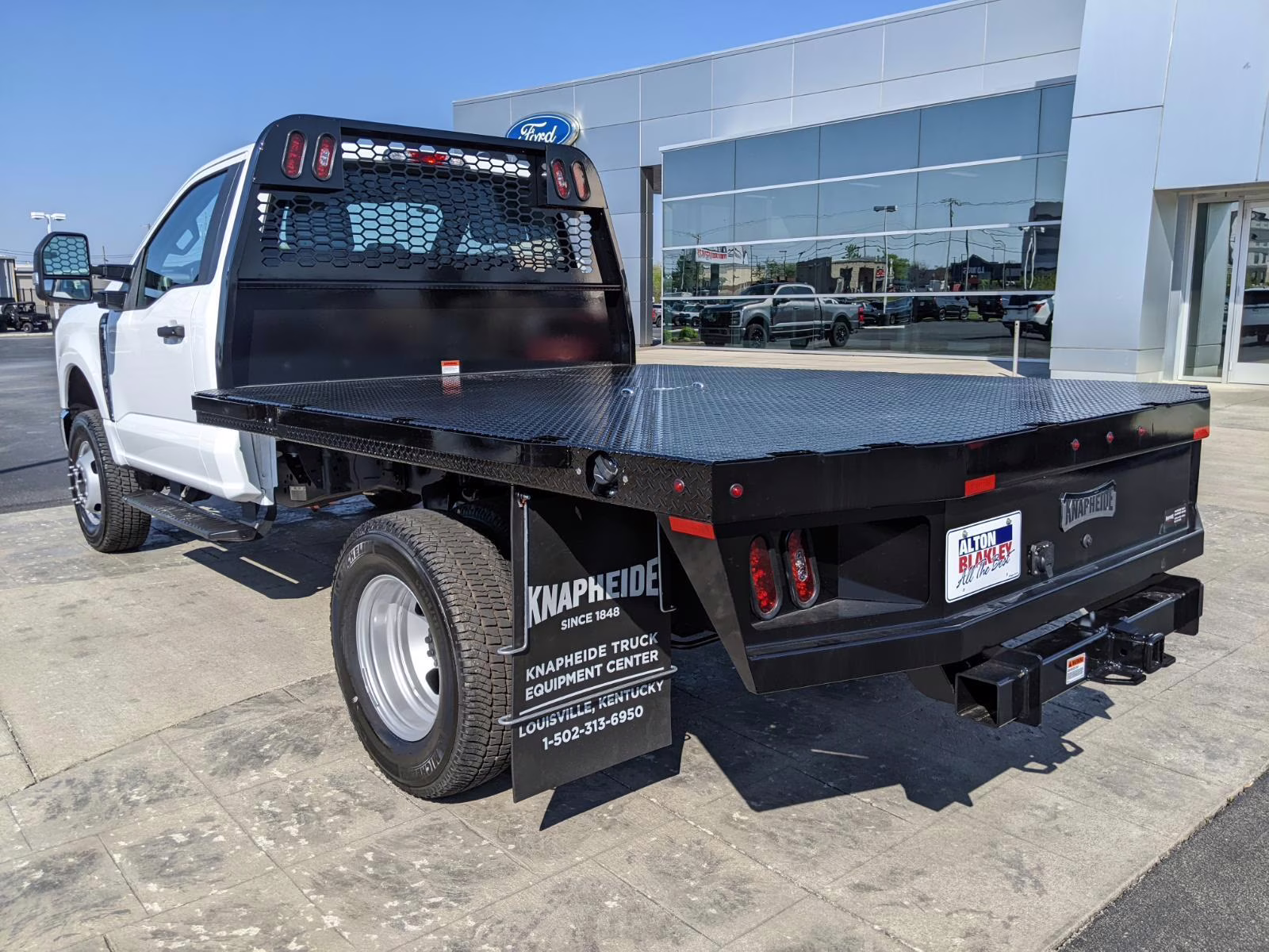 2026 Oxford White Ford Super Duty F-350 DRW XL 4X4 Truck