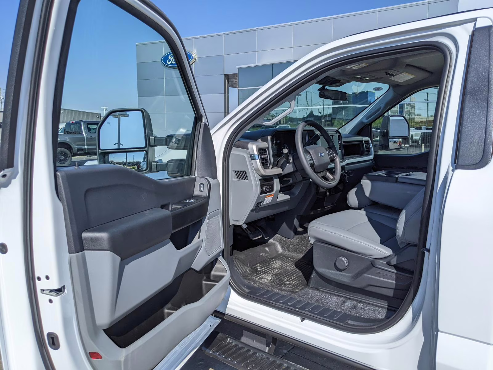 2026 Oxford White Ford Super Duty F-350 DRW XL 4X4 Truck