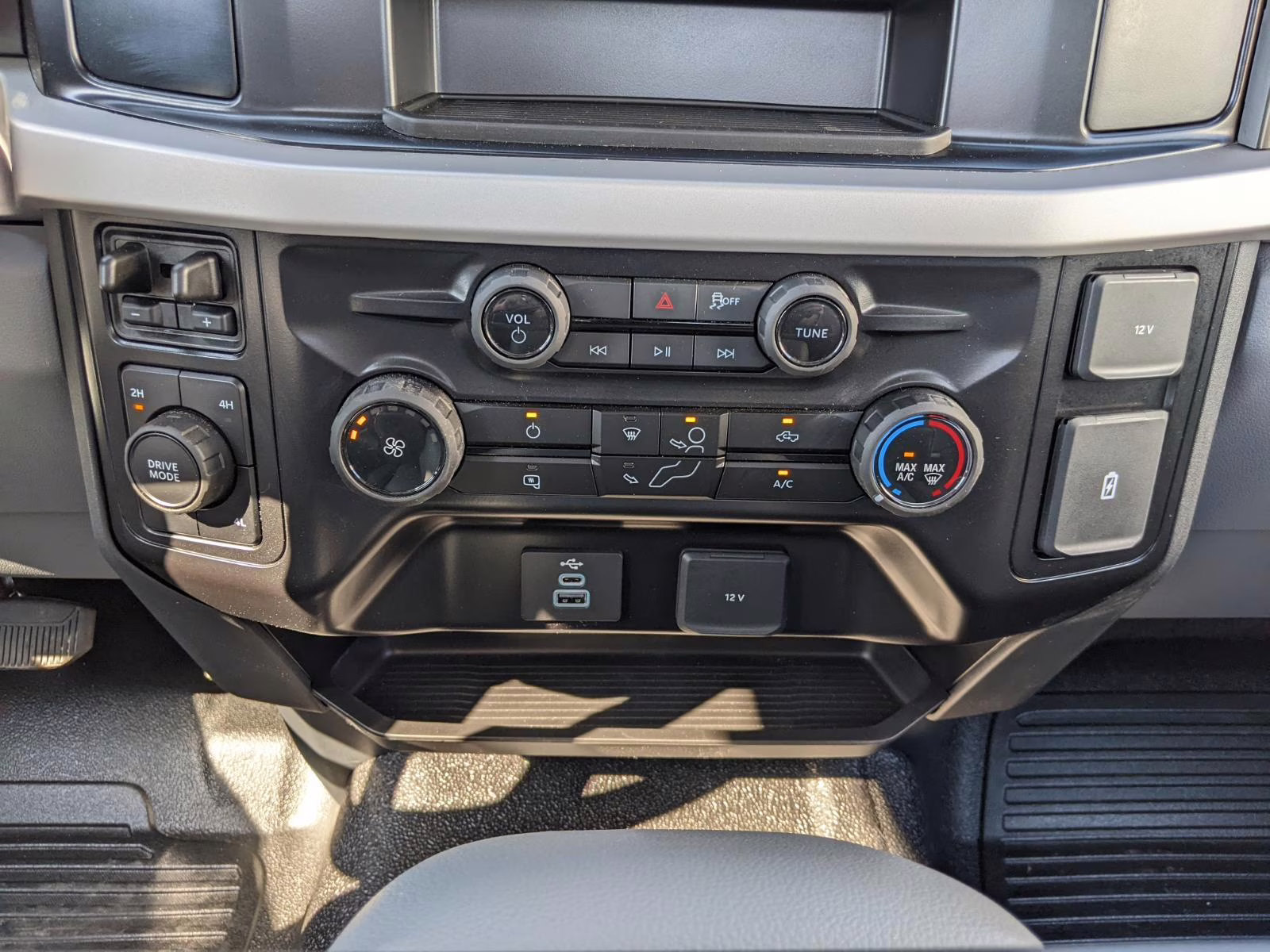 2026 Oxford White Ford Super Duty F-350 DRW XL 4X4 Truck