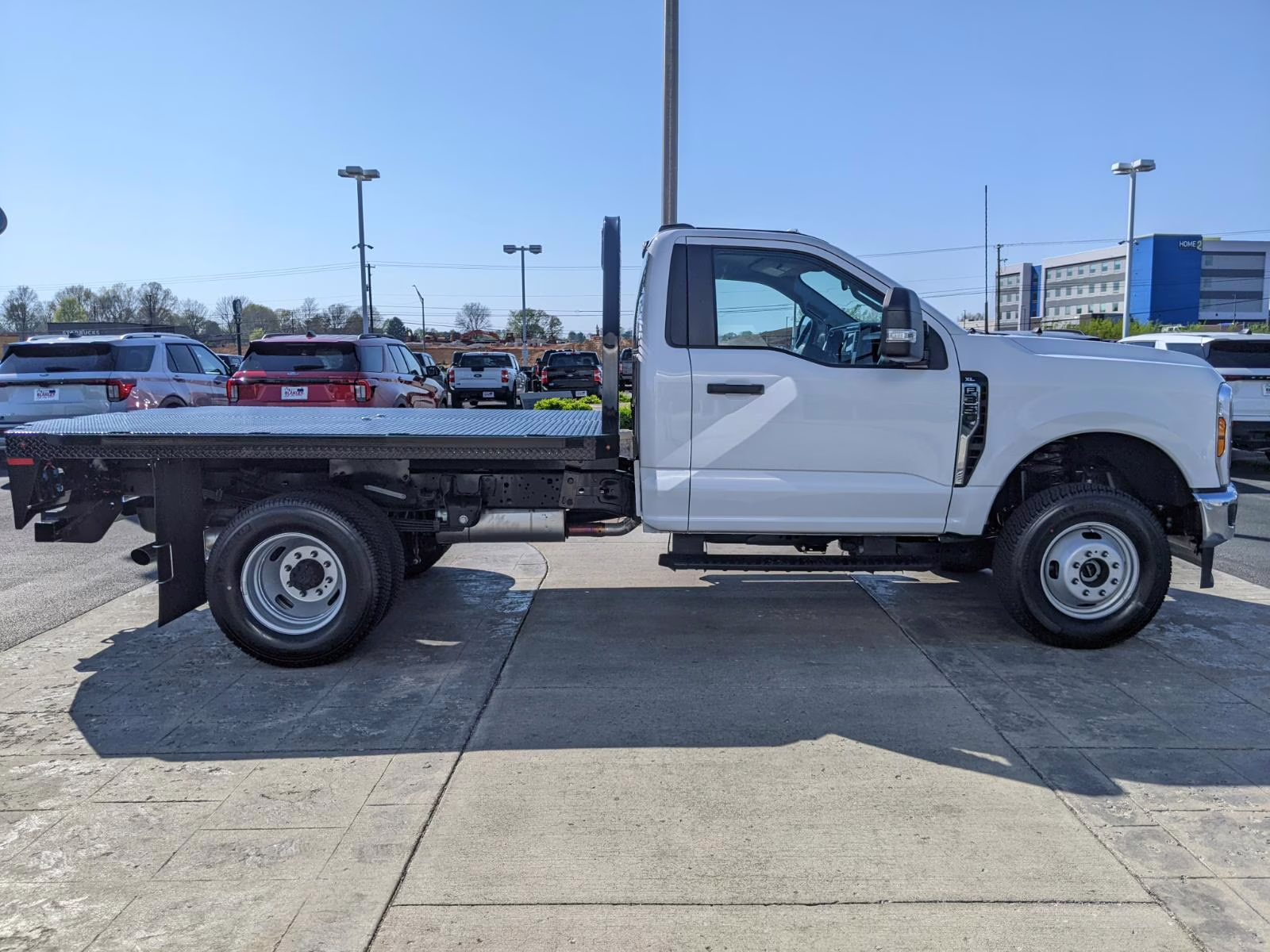 2026 Oxford White Ford Super Duty F-350 DRW XL 4X4 Truck