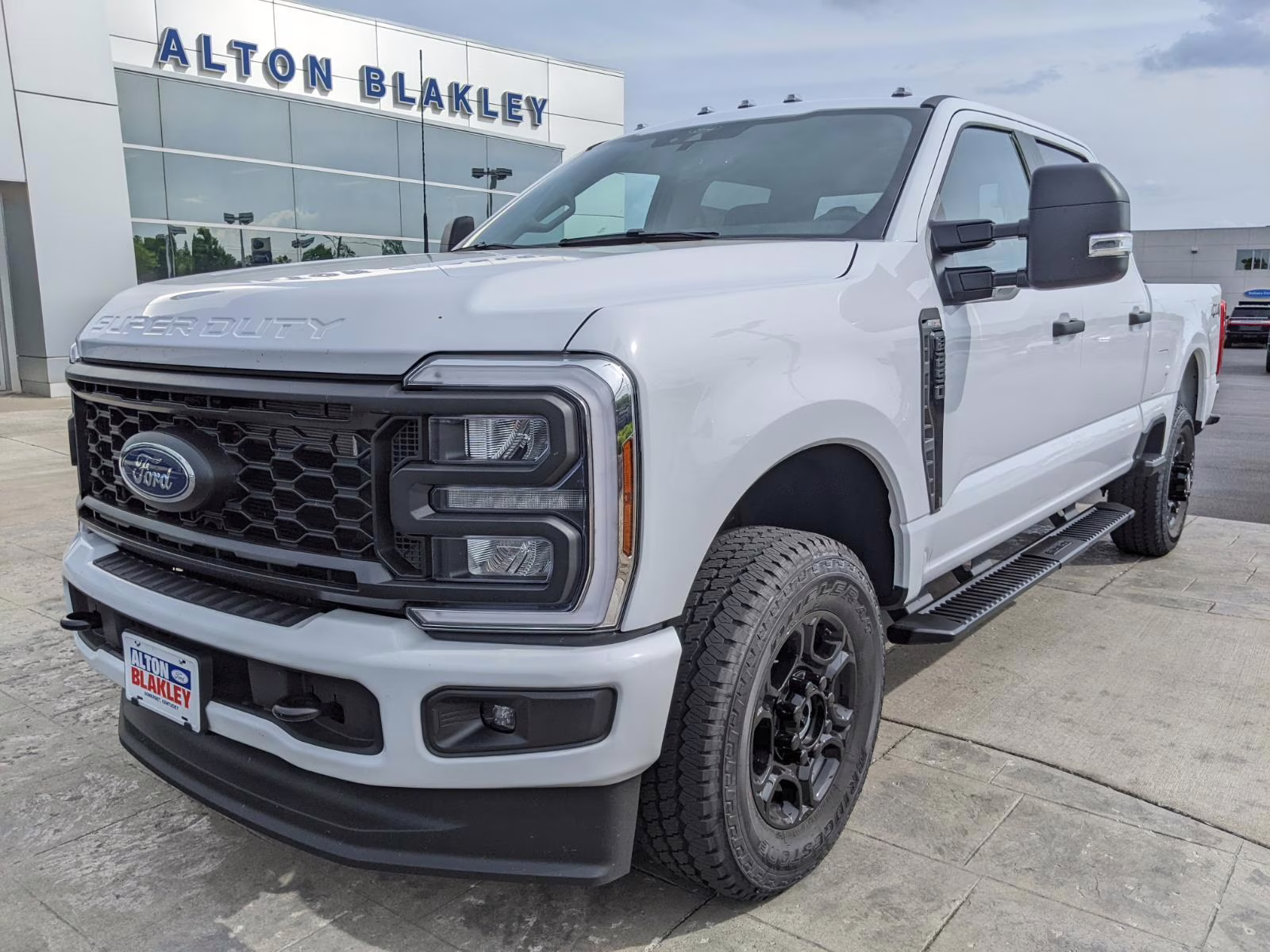 2026 Oxford White Ford Super Duty F-250 SRW XL 4X4 Truck