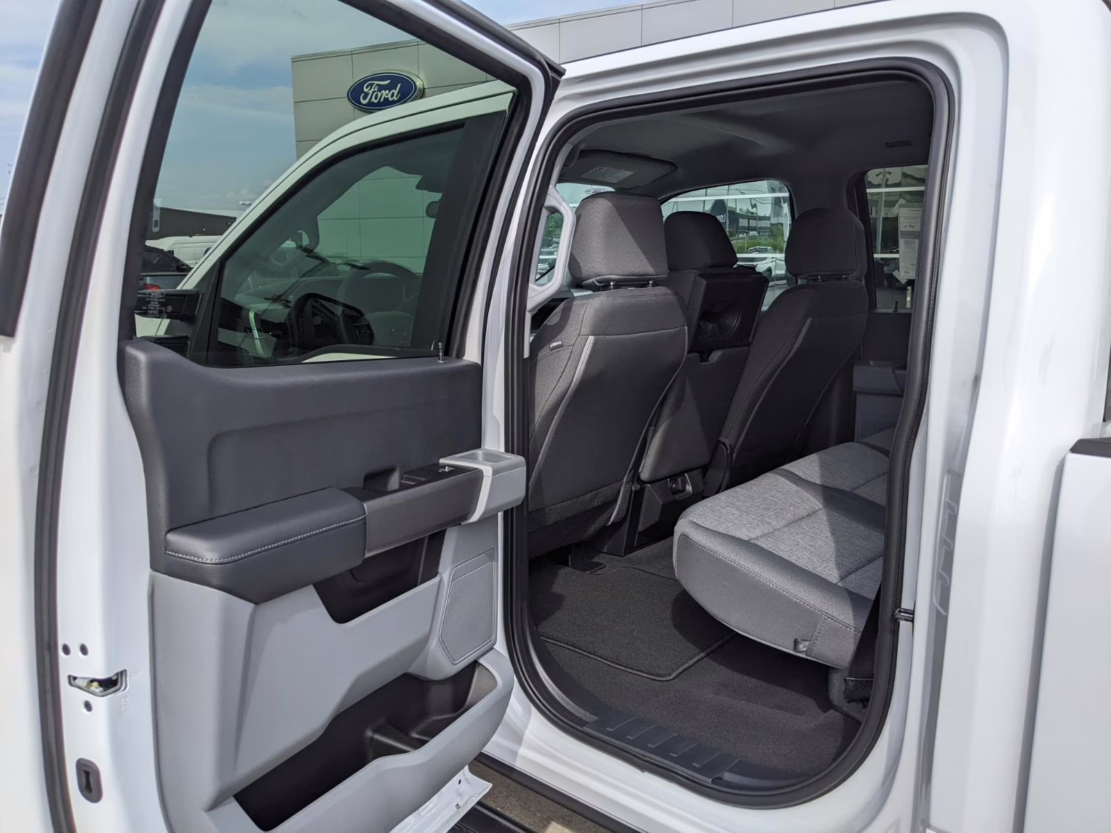 2026 Oxford White Ford Super Duty F-250 SRW XL 4X4 Truck