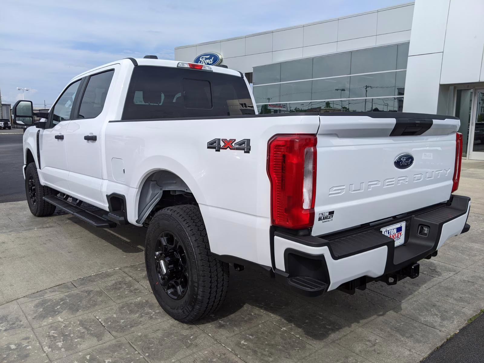 2026 Oxford White Ford Super Duty F-250 SRW XL 4X4 Truck